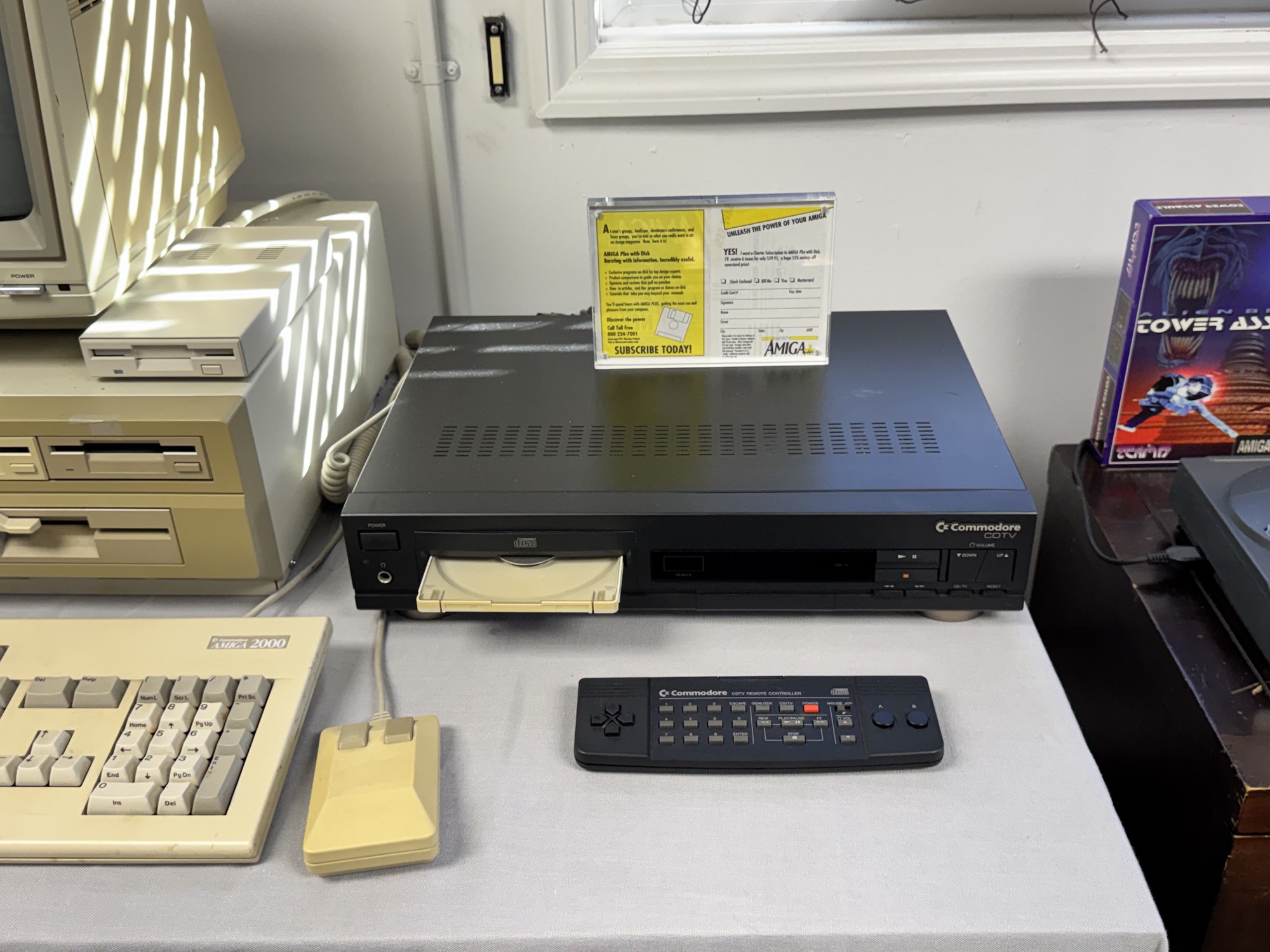 CDTV and CD32 display
